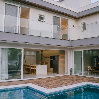 Casa em Condomínio com 411m², 5 quartos, 4 suítes, 2 garagens, no bairro Ratones em Florianópolis