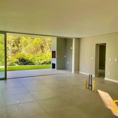 Casa em Condomínio com 266m², 4 quartos, 3 suítes, 2 garagens, no bairro Ratones em Florianópolis