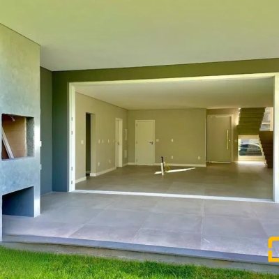 Casa em Condomínio com 266m², 4 quartos, 3 suítes, 2 garagens, no bairro Ratones em Florianópolis