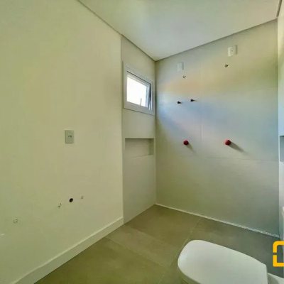 Casa em Condomínio com 266m², 4 quartos, 3 suítes, 2 garagens, no bairro Ratones em Florianópolis