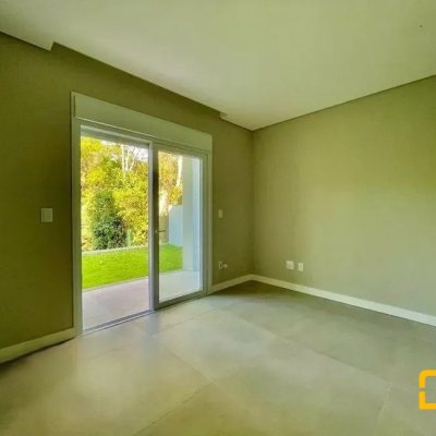 Casa em Condomínio com 266m², 4 quartos, 3 suítes, 2 garagens, no bairro Ratones em Florianópolis