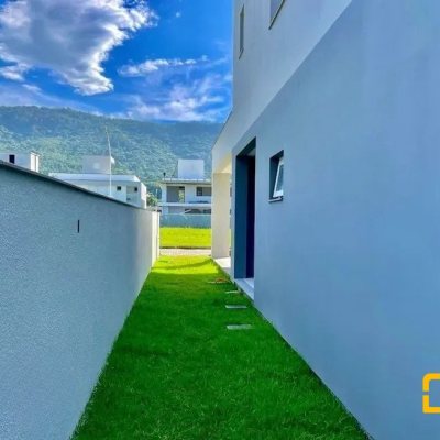 Casa em Condomínio com 266m², 4 quartos, 3 suítes, 2 garagens, no bairro Ratones em Florianópolis