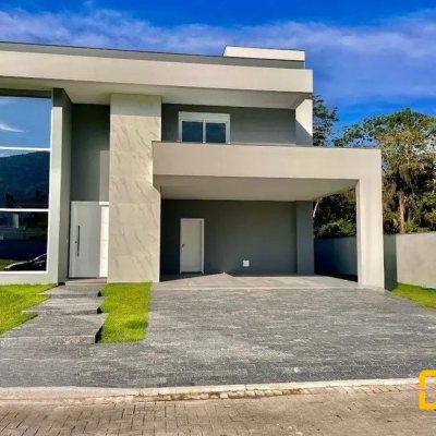 Casa em Condomínio com 266m², 4 quartos, 3 suítes, 2 garagens, no bairro Ratones em Florianópolis
