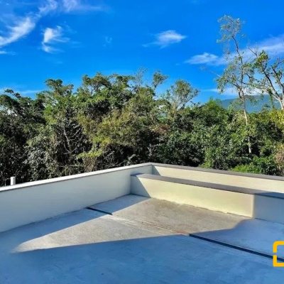 Casa em Condomínio com 266m², 4 quartos, 3 suítes, 2 garagens, no bairro Ratones em Florianópolis