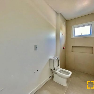 Casa em Condomínio com 266m², 4 quartos, 3 suítes, 2 garagens, no bairro Ratones em Florianópolis