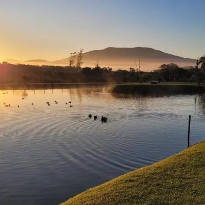Casa em Condomínio com 266m², 4 quartos, 3 suítes, 2 garagens, no bairro Ratones em Florianópolis