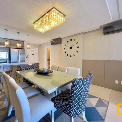 Apartamentos com 131m², 3 quartos, 3 suítes, 3 garagens, no bairro Estreito em Florianópolis