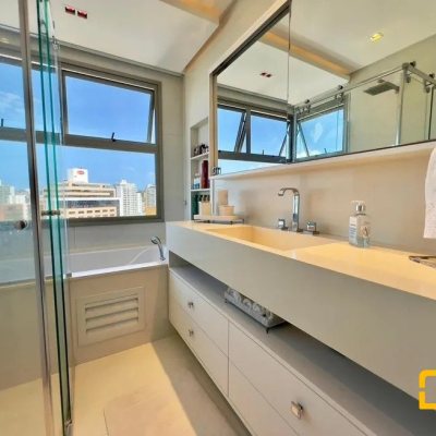 Apartamentos com 131m², 3 quartos, 3 suítes, 3 garagens, no bairro Estreito em Florianópolis