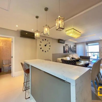 Apartamentos com 131m², 3 quartos, 3 suítes, 3 garagens, no bairro Estreito em Florianópolis