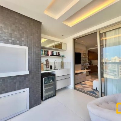 Apartamentos com 131m², 3 quartos, 3 suítes, 3 garagens, no bairro Estreito em Florianópolis