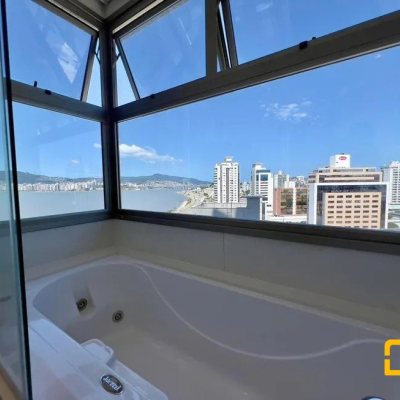 Apartamentos com 131m², 3 quartos, 3 suítes, 3 garagens, no bairro Estreito em Florianópolis