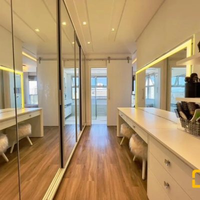 Apartamentos com 131m², 3 quartos, 3 suítes, 3 garagens, no bairro Estreito em Florianópolis