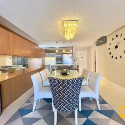 Apartamentos com 131m², 3 quartos, 3 suítes, 3 garagens, no bairro Estreito em Florianópolis