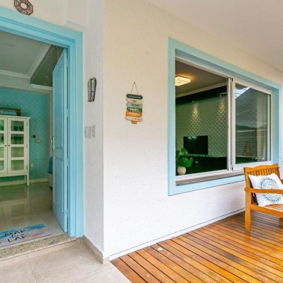 Casa em Condomínio com 200m², 3 quartos, 3 suítes, 4 garagens, no bairro Jurerê Internacional em Florianópolis