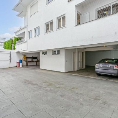 Casa em Condomínio com 200m², 3 quartos, 3 suítes, 4 garagens, no bairro Jurerê Internacional em Florianópolis
