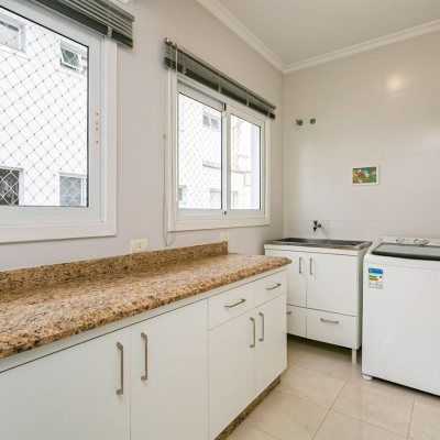 Casa em Condomínio com 200m², 3 quartos, 3 suítes, 4 garagens, no bairro Jurerê Internacional em Florianópolis