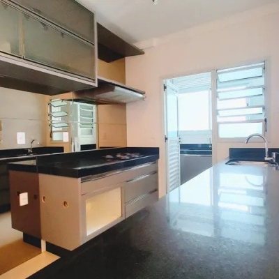 Apartamentos com 106m², 3 quartos, 1 suíte, 2 garagens, no bairro Canto em Florianópolis