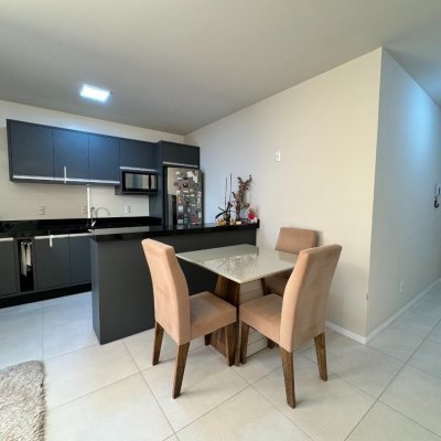 Apartamentos com 71m², 2 quartos, 1 suíte, 2 garagens, no bairro Saco Grande em Florianópolis