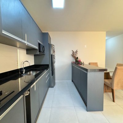 Apartamentos com 71m², 2 quartos, 1 suíte, 2 garagens, no bairro Saco Grande em Florianópolis