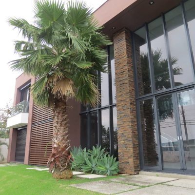 Casa em Condomínio com 400m², 3 quartos, 3 suítes, 2 garagens, no bairro Cacupé em Florianópolis