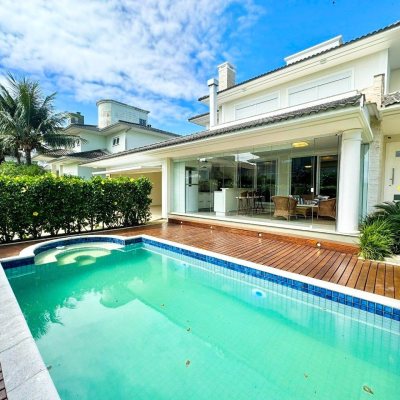Casa em Condomínio com 380m², 3 quartos, 1 suíte, 2 garagens, no bairro Cacupé em Florianópolis