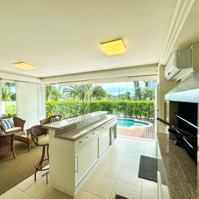 Casa em Condomínio com 380m², 3 quartos, 1 suíte, 2 garagens, no bairro Cacupé em Florianópolis