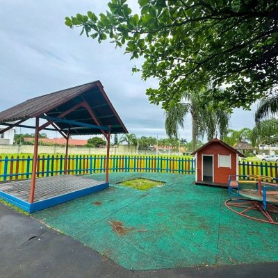 Casa em Condomínio com 380m², 3 quartos, 1 suíte, 2 garagens, no bairro Cacupé em Florianópolis