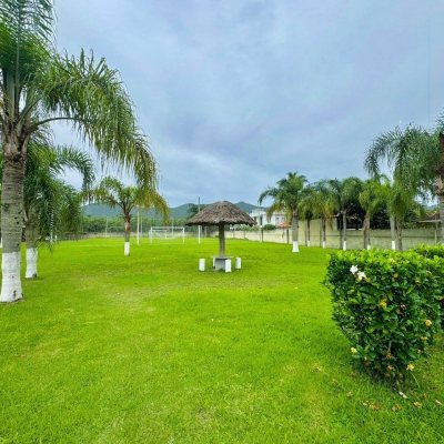 Casa em Condomínio com 380m², 3 quartos, 1 suíte, 2 garagens, no bairro Cacupé em Florianópolis