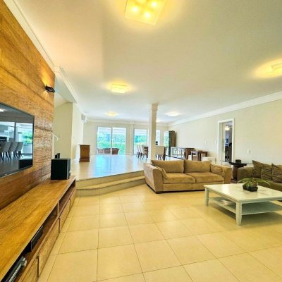 Casa em Condomínio com 380m², 3 quartos, 1 suíte, 2 garagens, no bairro Cacupé em Florianópolis