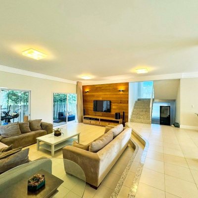 Casa em Condomínio com 380m², 3 quartos, 1 suíte, 2 garagens, no bairro Cacupé em Florianópolis