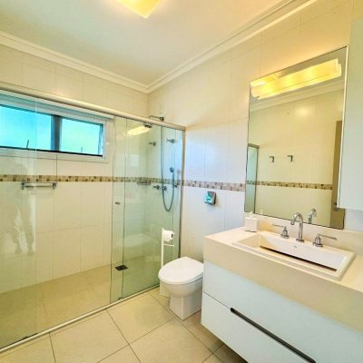 Casa em Condomínio com 380m², 3 quartos, 1 suíte, 2 garagens, no bairro Cacupé em Florianópolis