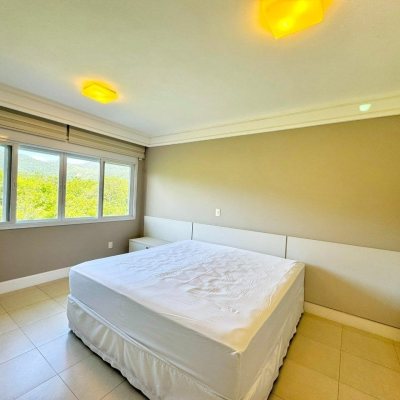 Casa em Condomínio com 380m², 3 quartos, 1 suíte, 2 garagens, no bairro Cacupé em Florianópolis