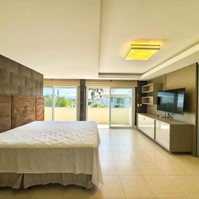 Casa em Condomínio com 380m², 3 quartos, 1 suíte, 2 garagens, no bairro Cacupé em Florianópolis
