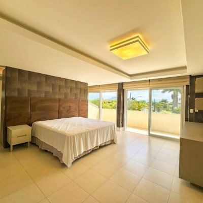 Casa em Condomínio com 380m², 3 quartos, 1 suíte, 2 garagens, no bairro Cacupé em Florianópolis