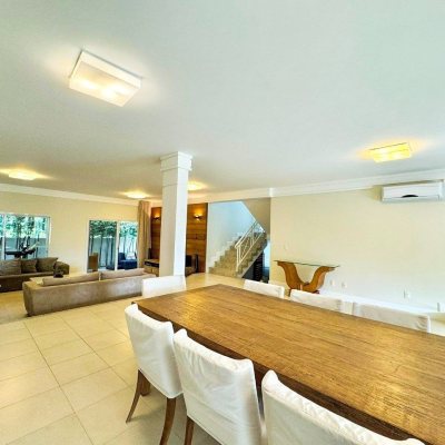 Casa em Condomínio com 380m², 3 quartos, 1 suíte, 2 garagens, no bairro Cacupé em Florianópolis