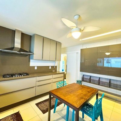 Casa em Condomínio com 380m², 3 quartos, 1 suíte, 2 garagens, no bairro Cacupé em Florianópolis