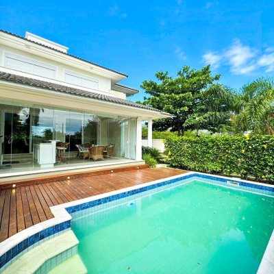 Casa em Condomínio com 380m², 3 quartos, 1 suíte, 2 garagens, no bairro Cacupé em Florianópolis