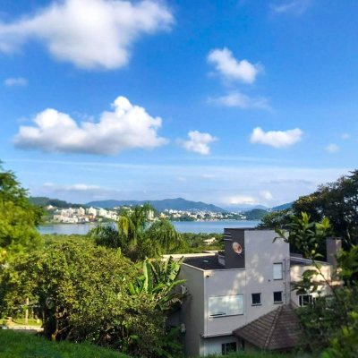 Terreno Comercial/Residencial com 662m², no bairro Cacupé em Florianópolis