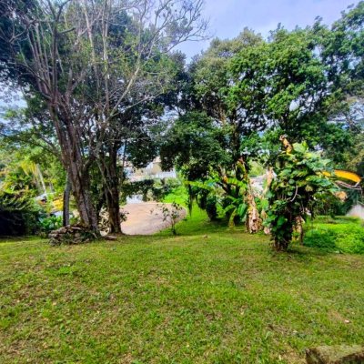 Terreno Comercial/Residencial com 662m², no bairro Cacupé em Florianópolis