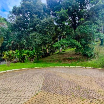 Terreno Comercial/Residencial com 662m², no bairro Cacupé em Florianópolis
