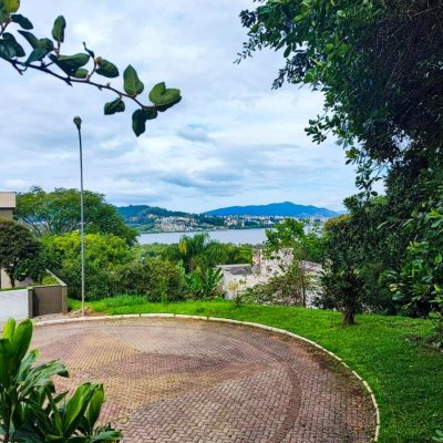 Terreno Comercial/Residencial com 662m², no bairro Cacupé em Florianópolis