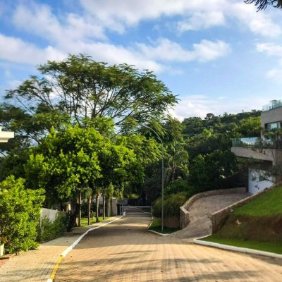 Terreno Comercial/Residencial com 662m², no bairro Cacupé em Florianópolis