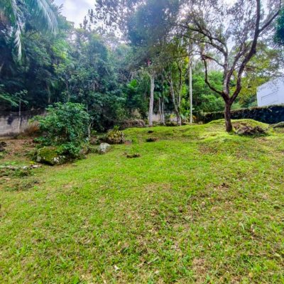 Terreno Comercial/Residencial com 662m², no bairro Cacupé em Florianópolis