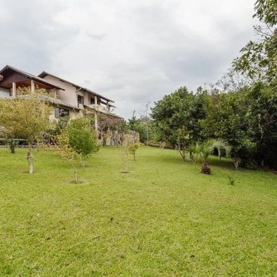 Casa em Condomínio com 290m², 3 quartos, 1 suíte, 2 garagens, no bairro Cacupé em Florianópolis