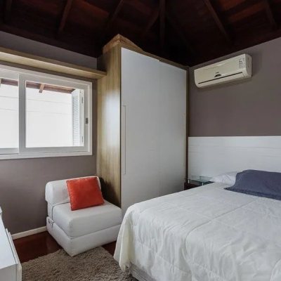 Casa em Condomínio com 290m², 3 quartos, 1 suíte, 2 garagens, no bairro Cacupé em Florianópolis