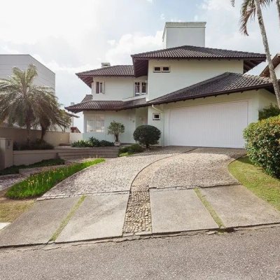 Casa em Condomínio com 290m², 3 quartos, 1 suíte, 2 garagens, no bairro Cacupé em Florianópolis