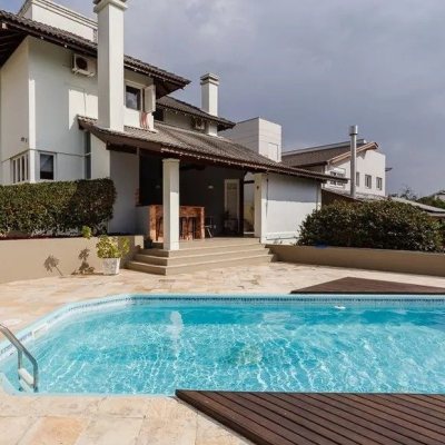 Casa em Condomínio com 290m², 3 quartos, 1 suíte, 2 garagens, no bairro Cacupé em Florianópolis