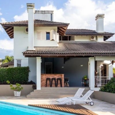 Casa em Condomínio com 290m², 3 quartos, 1 suíte, 2 garagens, no bairro Cacupé em Florianópolis
