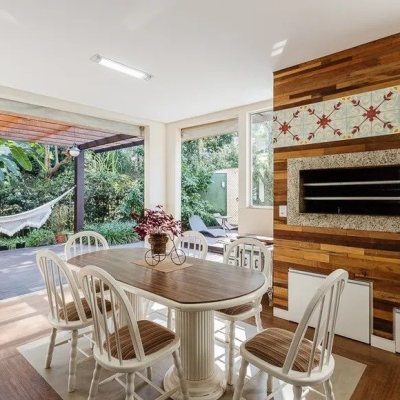 Casa em Condomínio com 329m², 3 quartos, 3 suítes, 2 garagens, no bairro Cacupé em Florianópolis