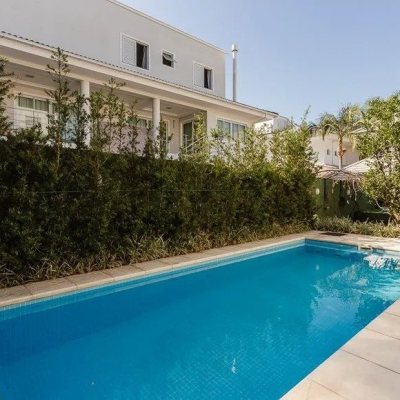 Casa em Condomínio com 329m², 3 quartos, 3 suítes, 2 garagens, no bairro Cacupé em Florianópolis